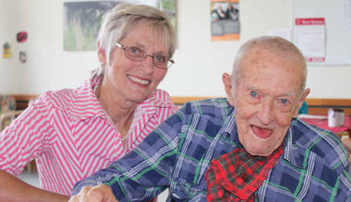 HEART WARMING FRIENDSHIP: Colette Curtis and Bernie Smith enjoy having a chat around dinner time. rp-111110-090 HEART WARMING FRIENDSHIP: Colette Curtis and Bernie Smith enjoy having a chat around dinner time. rp-111110-090